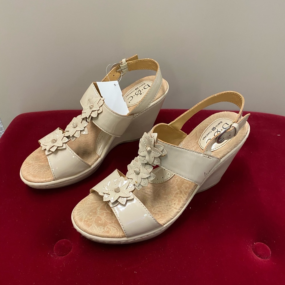 b.o.c. Nude Flower Sandals